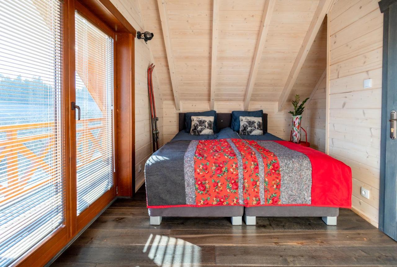 Houten Vakantiewoning "Reisnaarpolen" Royaal Ontbijt, Sauna En Hottub Czarna Gora Ngoại thất bức ảnh