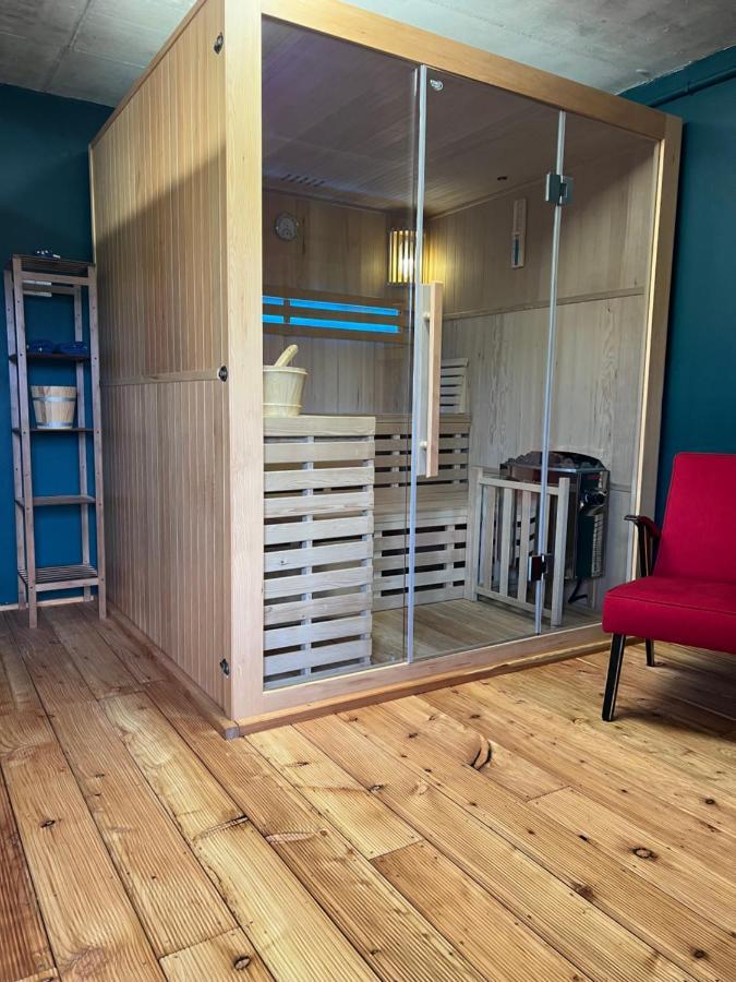 Houten Vakantiewoning "Reisnaarpolen" Royaal Ontbijt, Sauna En Hottub Czarna Gora Ngoại thất bức ảnh