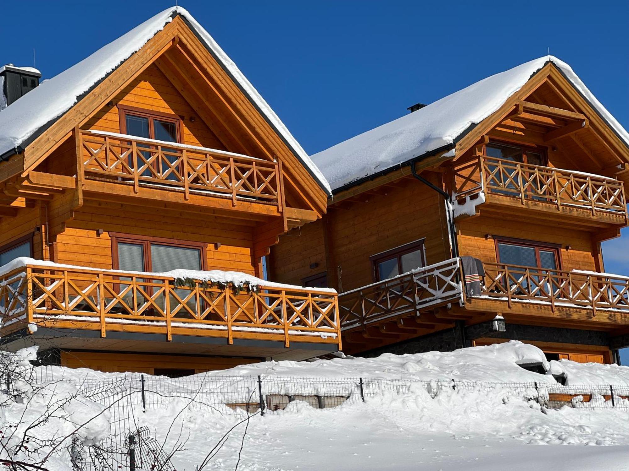 Houten Vakantiewoning "Reisnaarpolen" Royaal Ontbijt, Sauna En Hottub Czarna Gora Ngoại thất bức ảnh