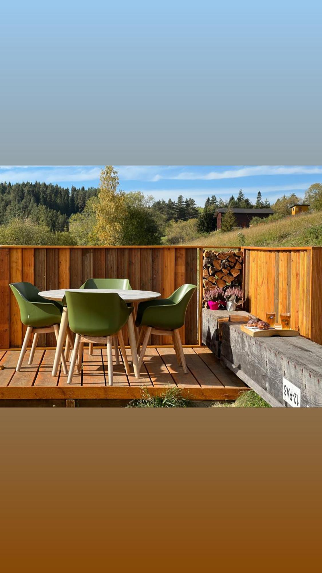 Houten Vakantiewoning "Reisnaarpolen" Royaal Ontbijt, Sauna En Hottub Czarna Gora Ngoại thất bức ảnh