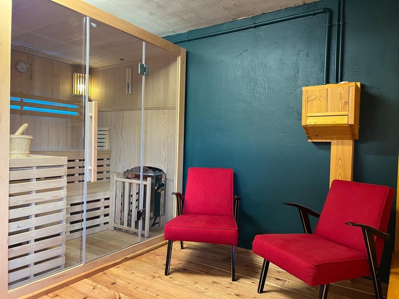 Houten Vakantiewoning "Reisnaarpolen" Royaal Ontbijt, Sauna En Hottub Czarna Gora Ngoại thất bức ảnh