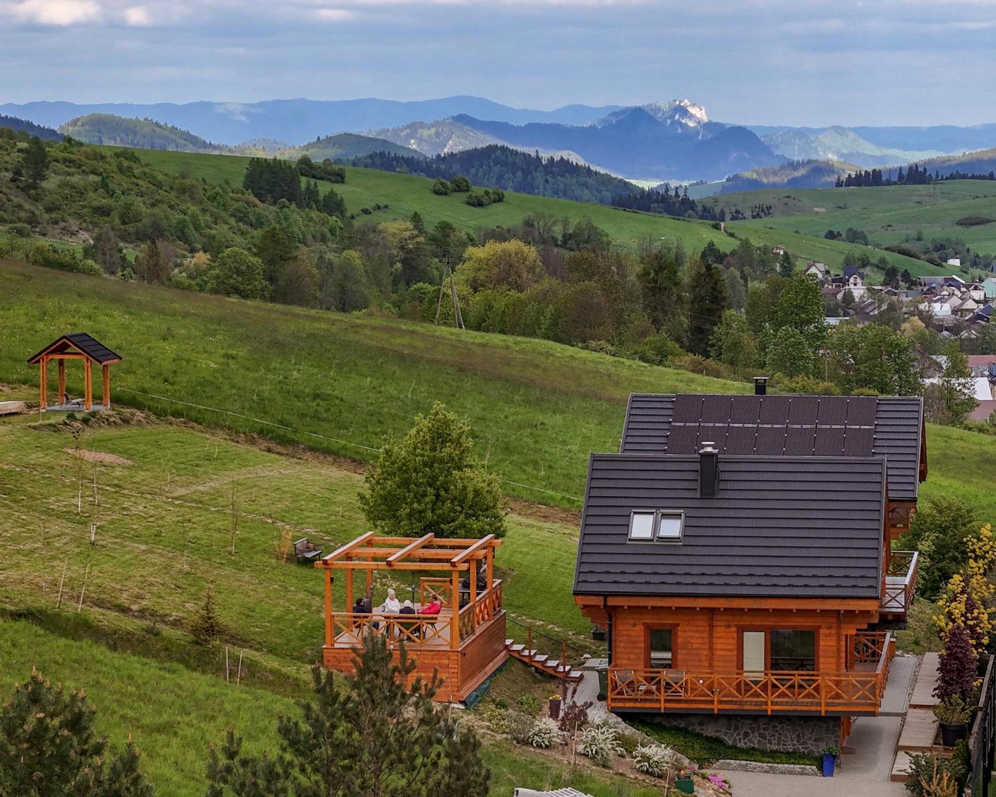 Houten Vakantiewoning "Reisnaarpolen" Royaal Ontbijt, Sauna En Hottub Czarna Gora Ngoại thất bức ảnh