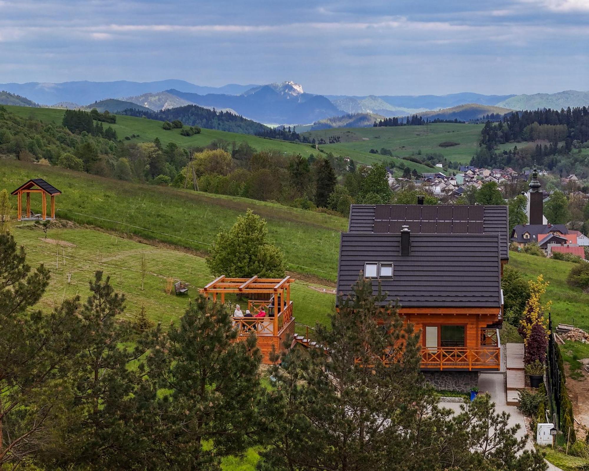 Houten Vakantiewoning "Reisnaarpolen" Royaal Ontbijt, Sauna En Hottub Czarna Gora Ngoại thất bức ảnh