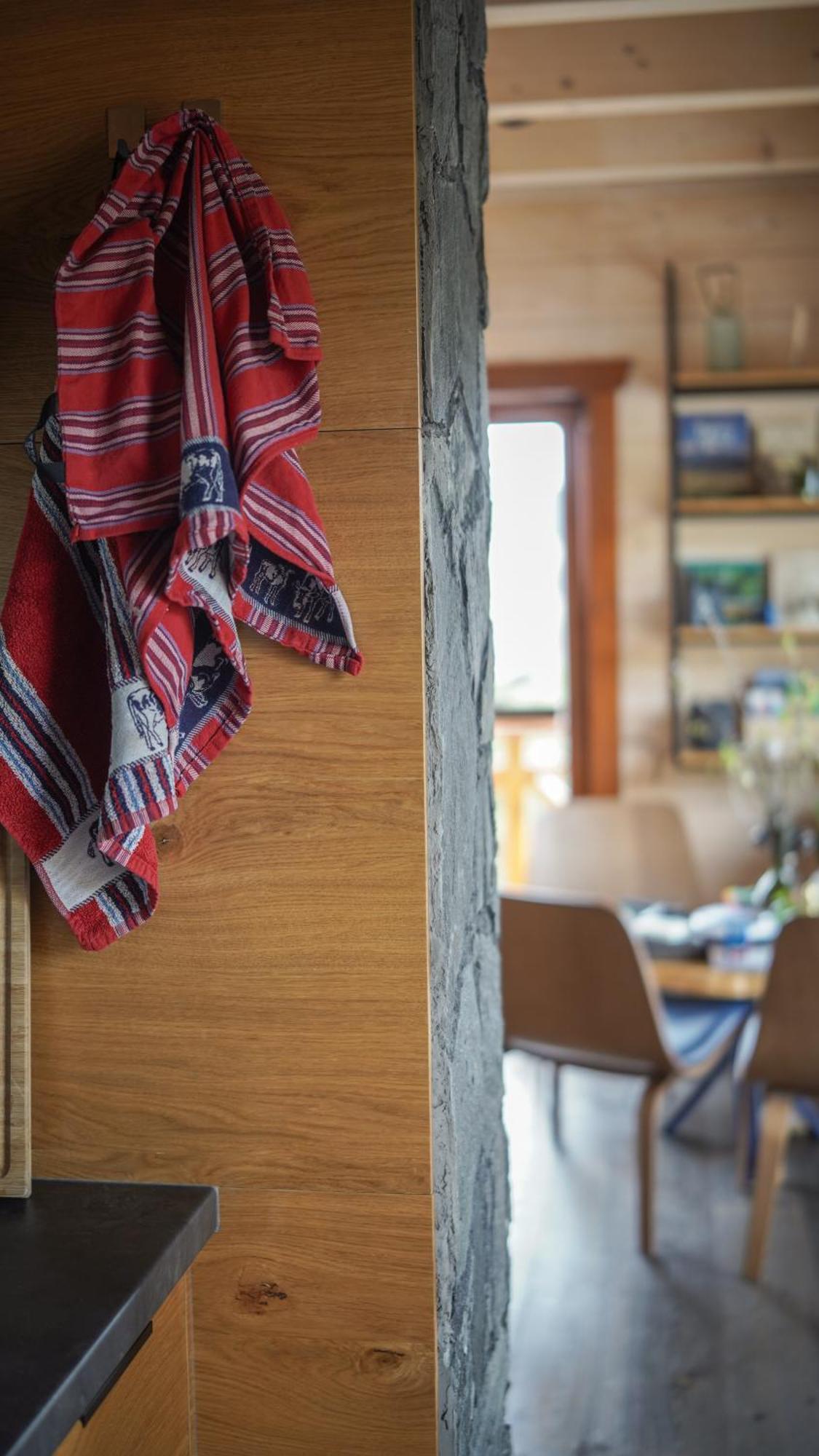 Houten Vakantiewoning "Reisnaarpolen" Royaal Ontbijt, Sauna En Hottub Czarna Gora Ngoại thất bức ảnh